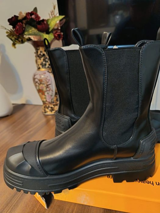 Ghete de dama ,piele naturala ,sunt noi ,marime 38