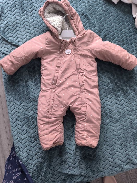 Vând combinizon bebe