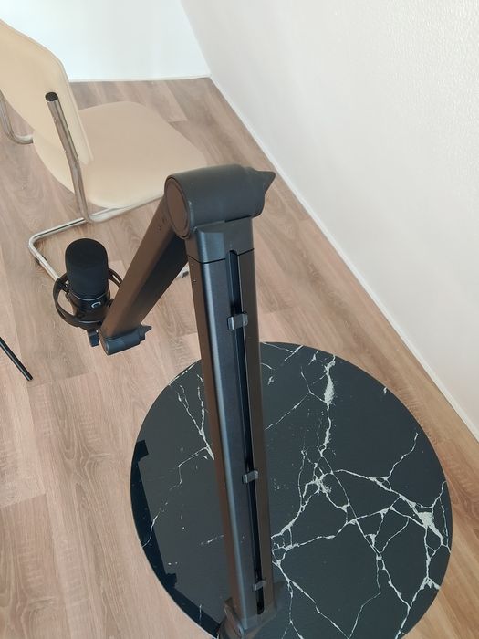 Микрофон штативымен сатылады