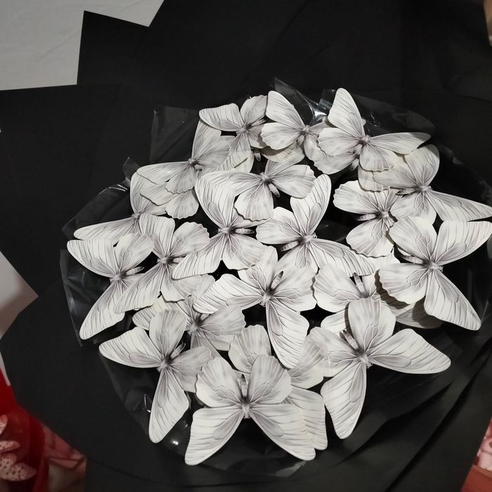 Букет от светещи пеперуди