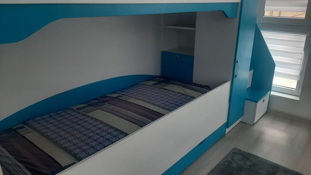 Двуетажно легло.