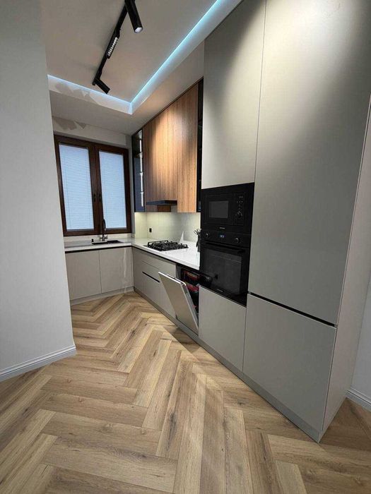 Супер Цена ! Продается 3 Комнатная Квартира на Алайском !