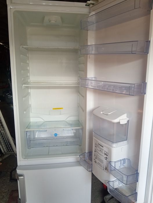 Vând frigider preț 500 Lei