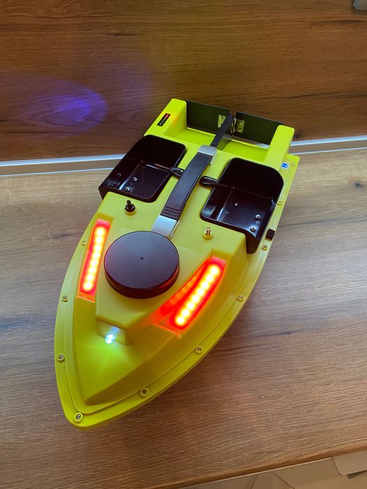 Лодка за захранка D19. GPS 99 точки!