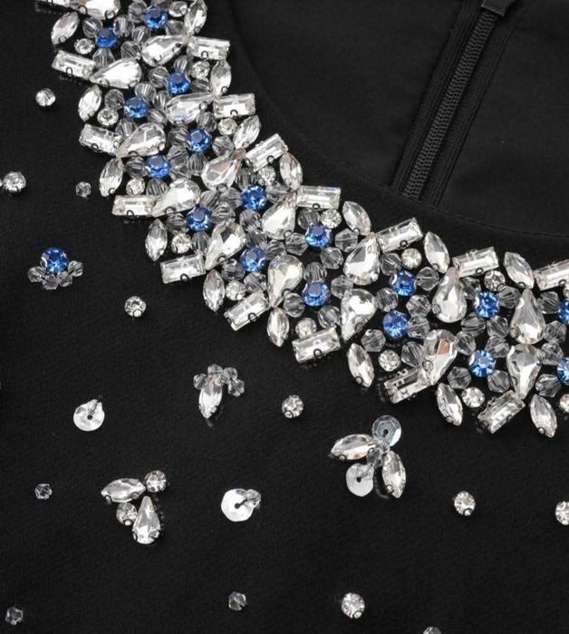 Черна рокля с кристали