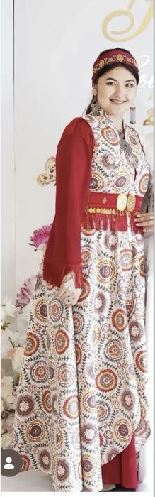 Продам красивое платье для мероприятия.