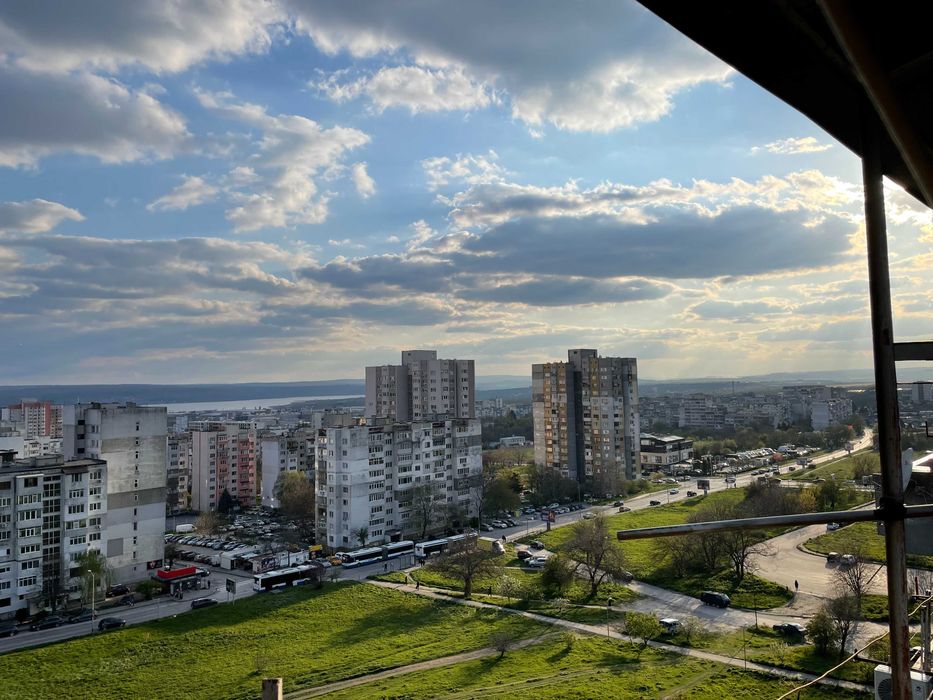 Продава се Тристаен апартамент в Варна, Базар Левски - 67 кв.м за 2209 €/кв.м - Снимка #2