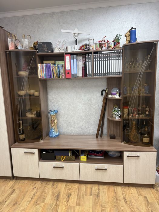 Продам стенку  в хорошем состоянии