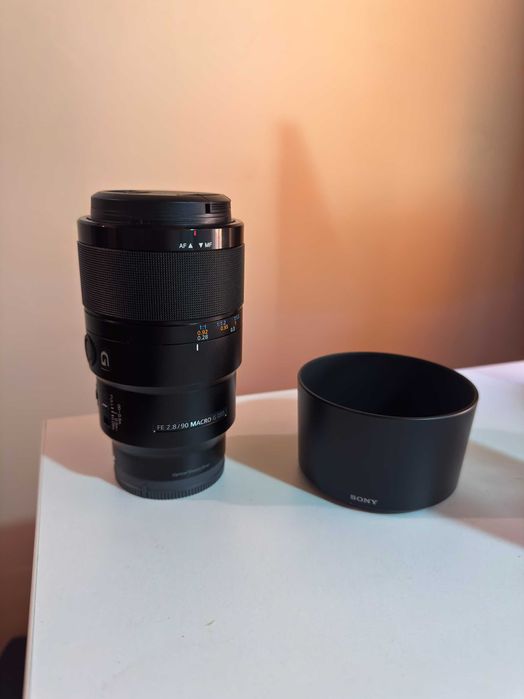 Sony SEL90M28G E Mount - Full Frame 90mm F2.8 Telephoto Macro G Lens