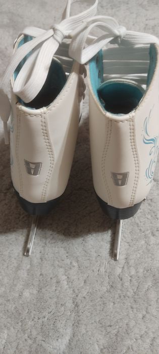 Коньки фигурные 36разм.