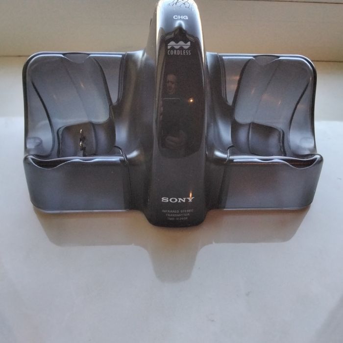 Sistem de căști stereo fără fir Sony TMR-IF240R baza incarcare,adaptor