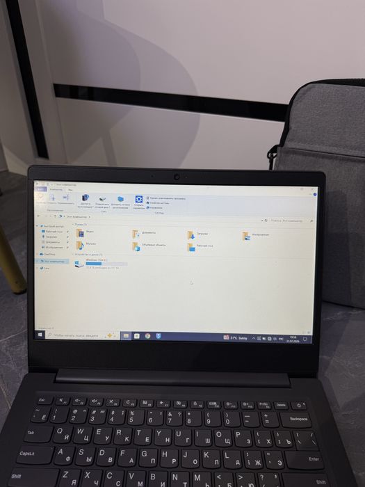 Офисный ноутбук Lenovo
