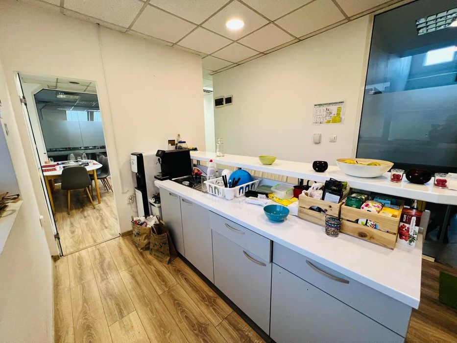 Дава се под наем Офис в София, Зона Б-18 - 230 кв.м за 1500 € - Снимка #10