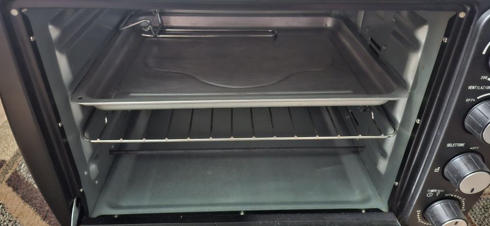 Cuptor electric din  italia 42litri folosit ocazional.