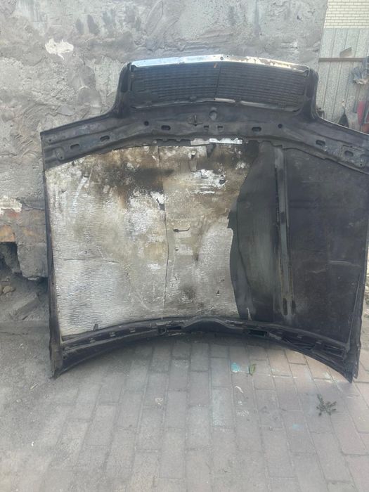 Продам капотом на мерседес