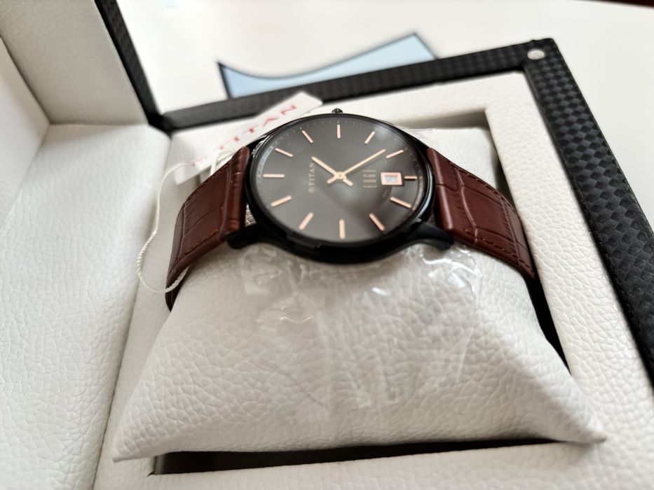 Ceas analog bărbați Titan Edge, curea piele maro