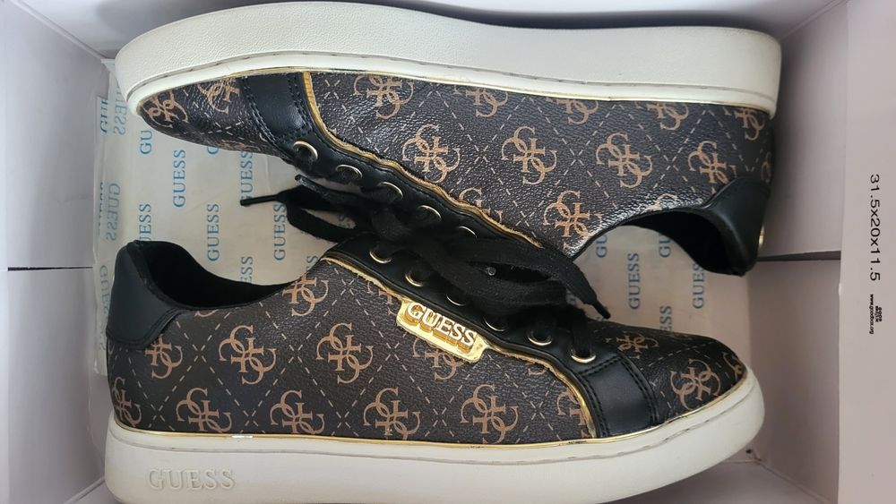 Спортно -елегантни кецове GUESS