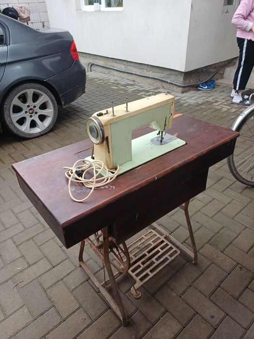 Mașină de cusut Veronica