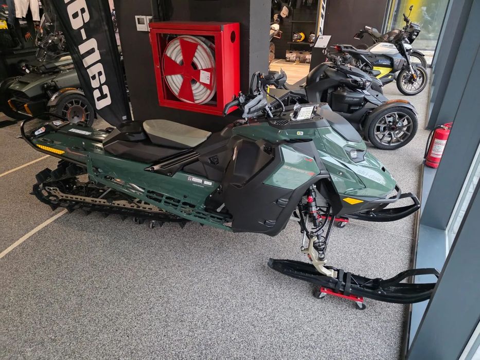 Can-Am Ski-Doo Summit X Expert Package 850 E-TEC Turbo R SHOT Touchscreen 154