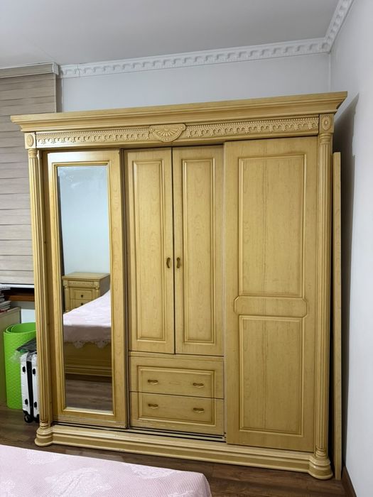 Продам спальный горнитур