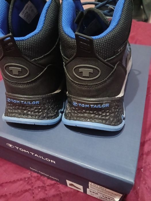 Страхотен модел носени маратонки. Страхотен модел Tom Teylar 42