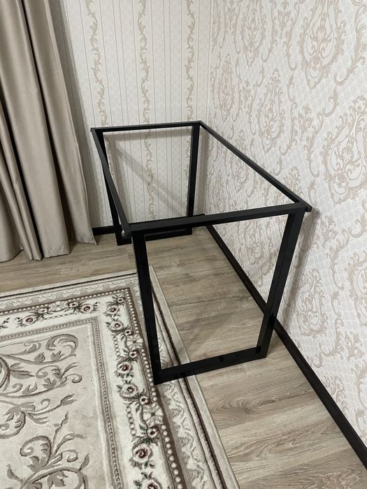 Продам стол компютерный, игровой.