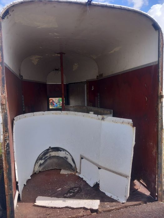 Remorca Cai 800€ Neg sau schimb cu animale