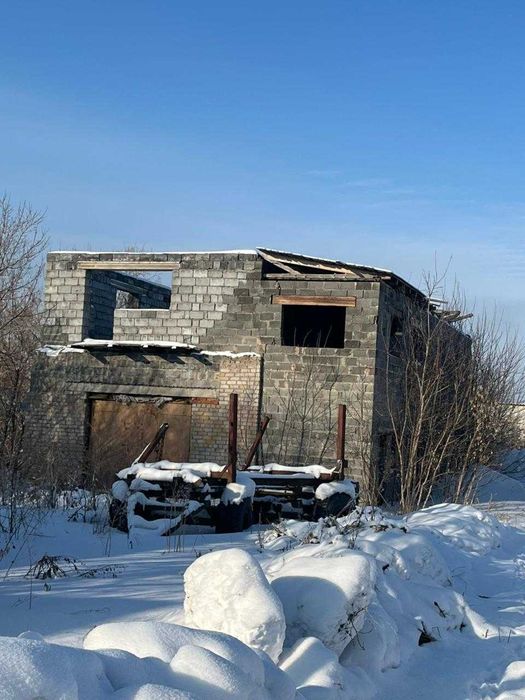 недостроенное здание для бизнеса