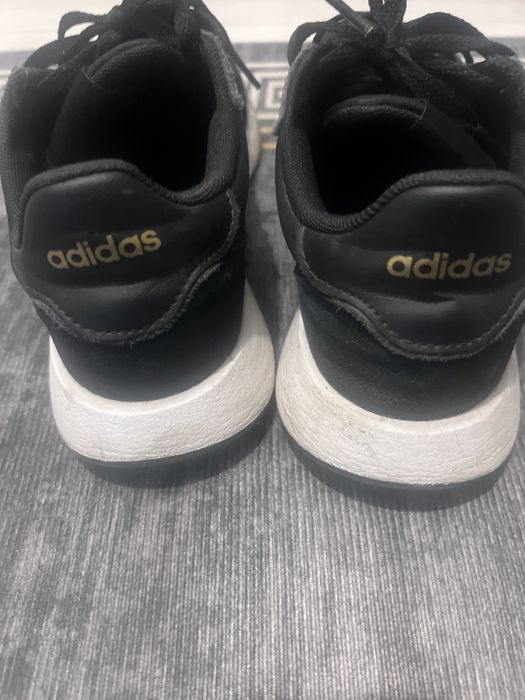 Кроссовки адилас