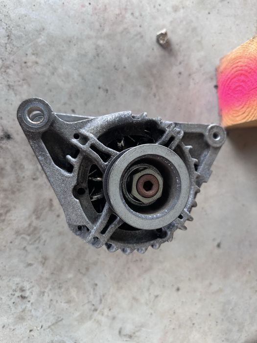 Алтернатор / генератор Тойота Авенсис 1.8