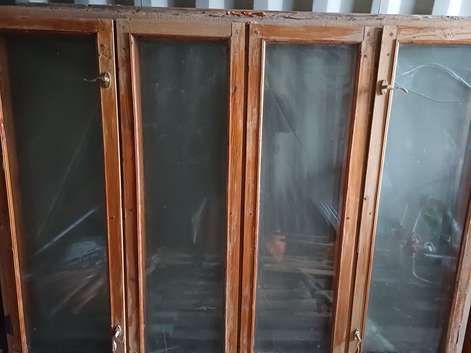 Окно из деревьянный