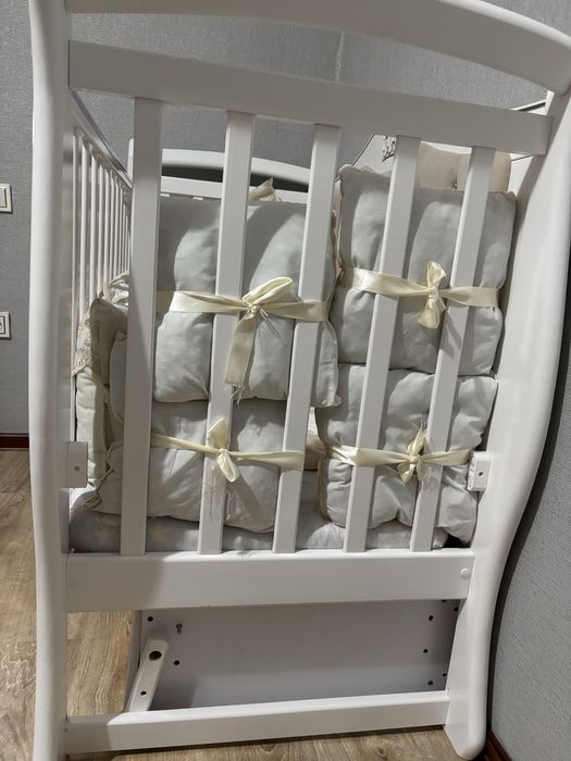 Манеж-кровать с полкой