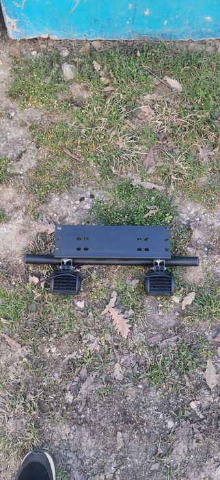 Стойка с халогени.