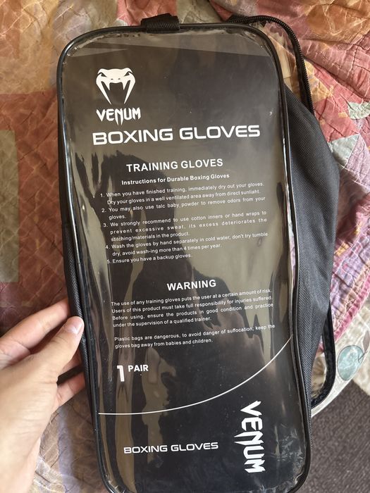 Боксерские перчатки venom