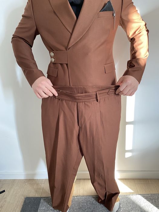 Костюм продаётся.