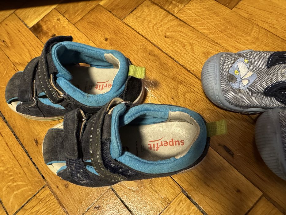 Пантофи / Сандали