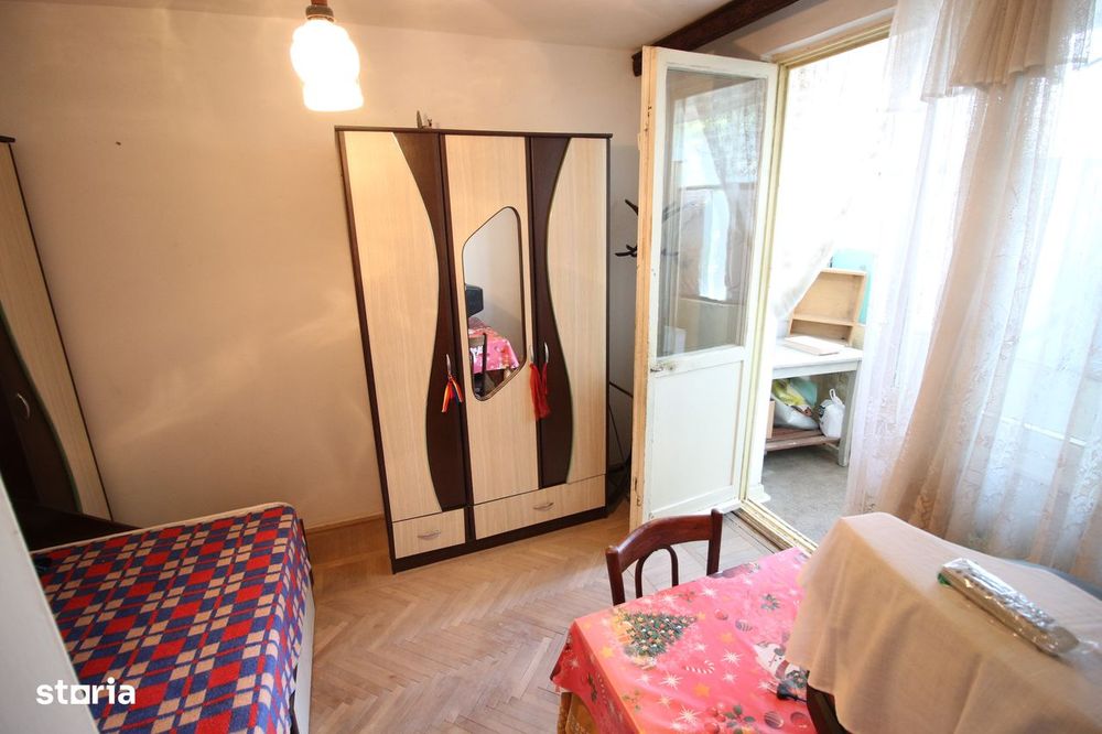 Ap. 2 camere Micro 19, la capatul troleului, etaj 1, cu balcon