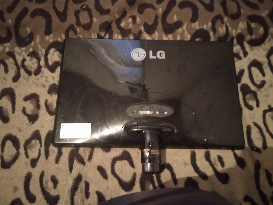 Продам телевизор LG FLATRONE2250V-PN