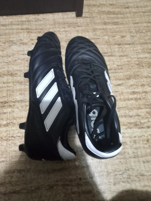 Футболни обувки Адидас