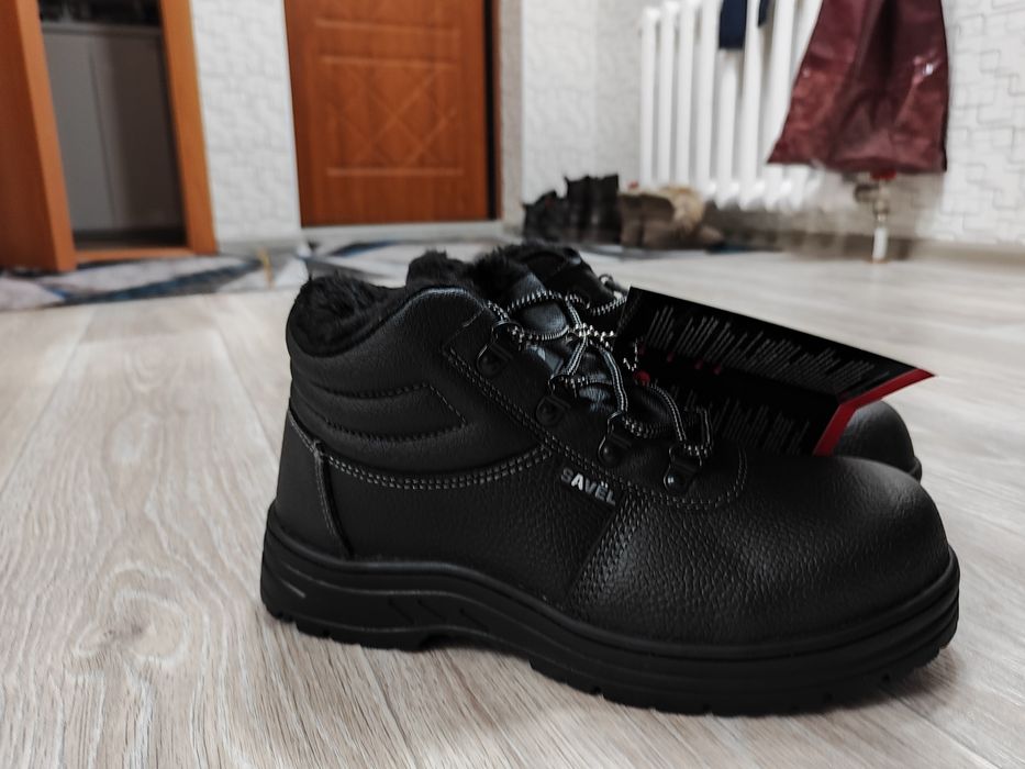 Продам спецботинки