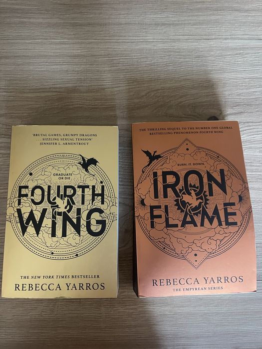 Книги на английски - Hooked, Fourth Wing, Chestnut Springs