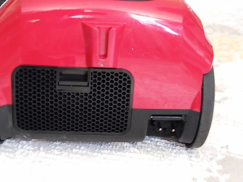 Пылесос Polaris красный