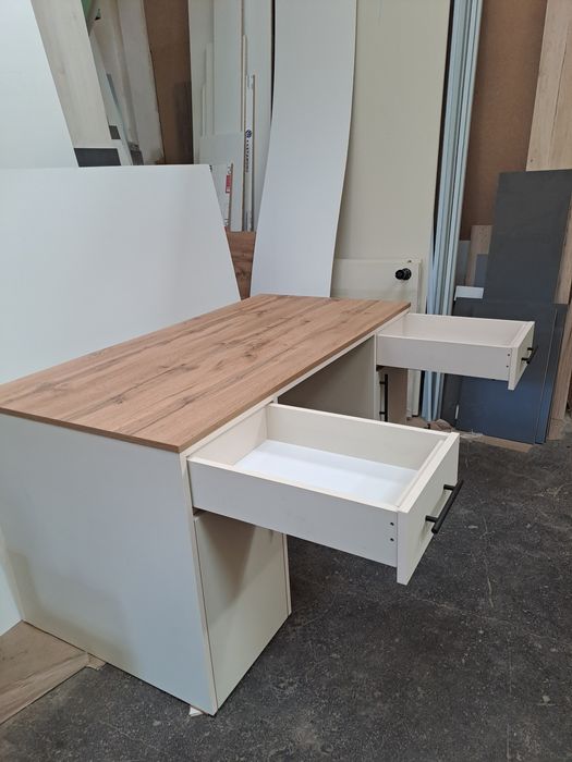 Vând birou din PALmelaminat.