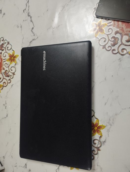 Продам ноутбук емакчинес Е732G