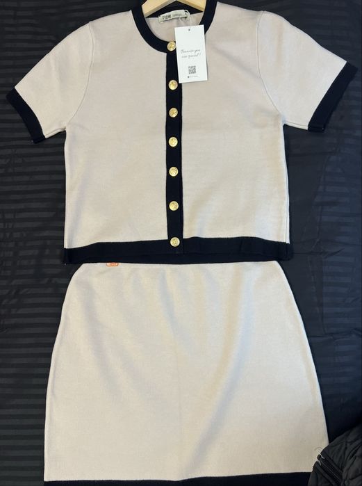 Дамски сет от фино плетиво отговаря на размер M