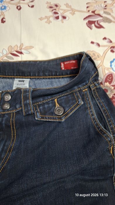 Blugi de damă  LEVI'S, Originali, Albaștri,măsura W32L30,model deosebit