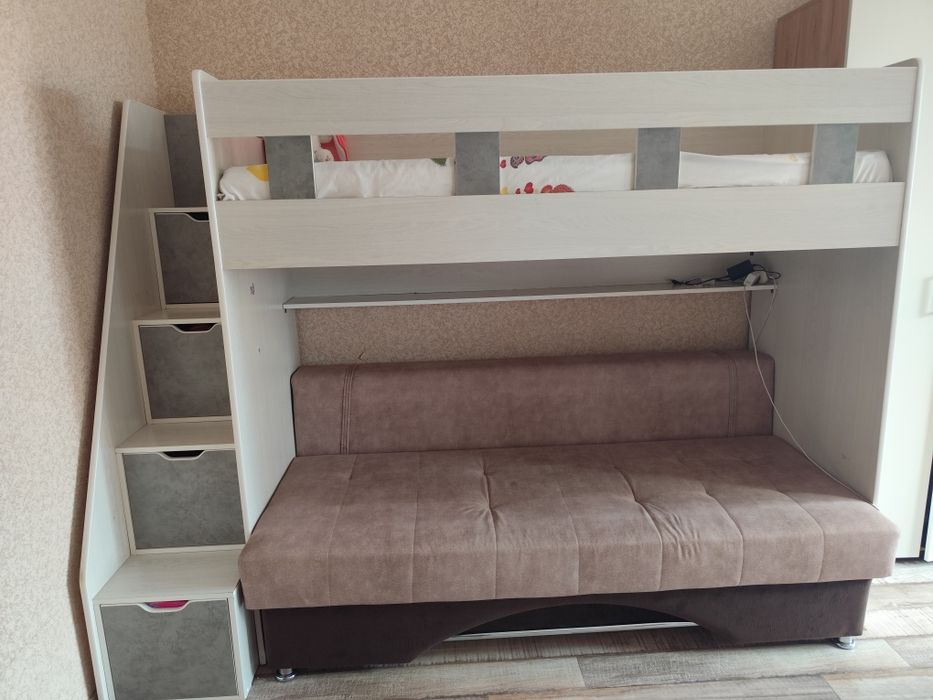 Продам двухъярусную кровать с диваном
