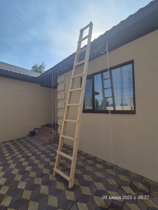 Лестница деревянная 4.5 м мощная