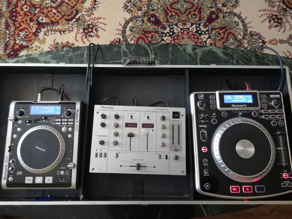 Pupitru dj +case