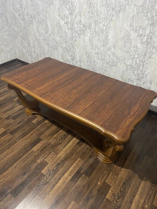 Стол новый из ореха